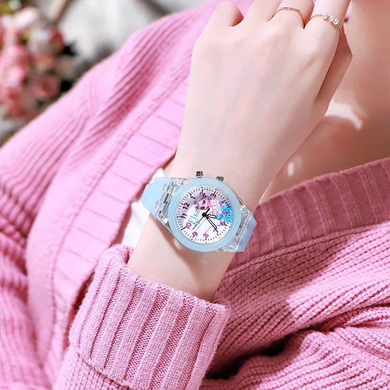 Disney – Montre Enfant Princesse Elsa & Sophia | Montre Lumineuse Enfant avec Bracelet Silicone, Quartz Digital Frozen 2 – Image 6