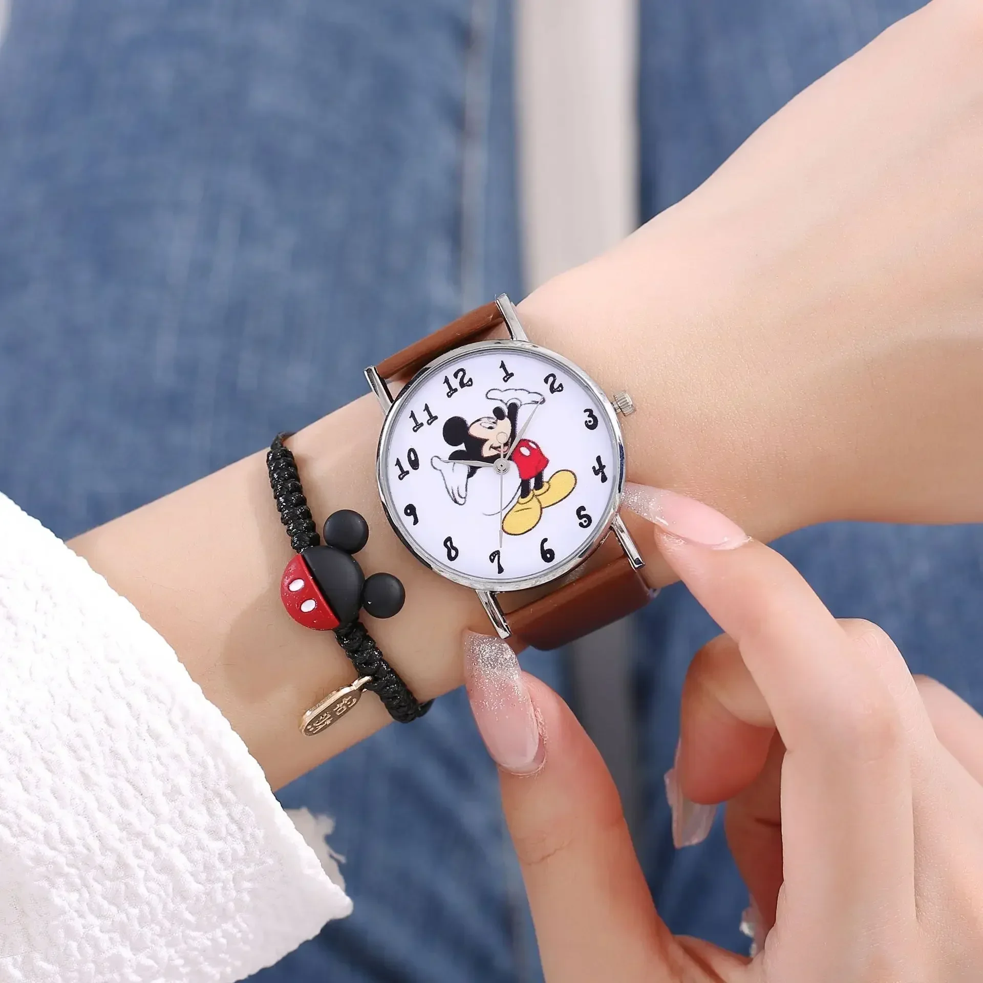 Montre Disney Mickey Mouse – Montre Quartz Acier Inoxydable Haut de Gamme | Montre Unisexe Élégante & Décontractée, Cadeau Idéal – Image 3