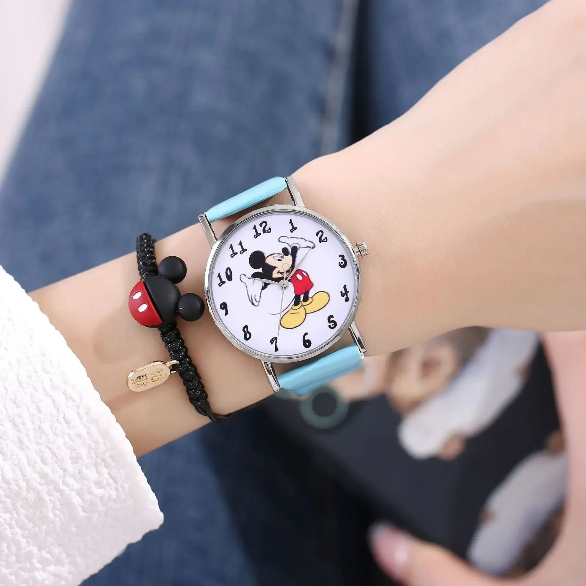 Montre Disney Mickey Mouse – Montre Quartz Acier Inoxydable Haut de Gamme | Montre Unisexe Élégante & Décontractée, Cadeau Idéal – Image 4